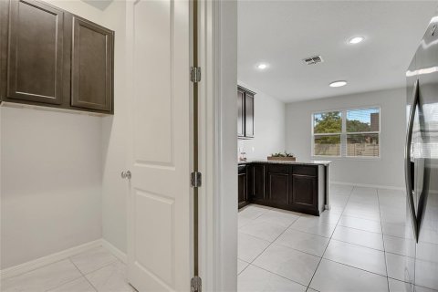 House in Casselberry, Florida 3 bedrooms, 164.62 sq.m. № 1900146 - photo 27