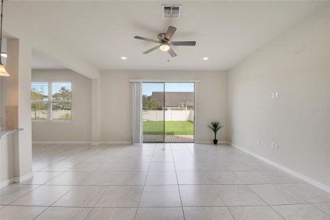 House in Casselberry, Florida 3 bedrooms, 164.62 sq.m. № 1900146 - photo 17