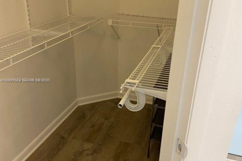 Condo in West Palm Beach, Florida, 2 bedrooms  № 2397709 - photo 17