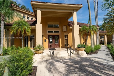 Condo in West Palm Beach, Florida, 2 bedrooms  № 2397709 - photo 2