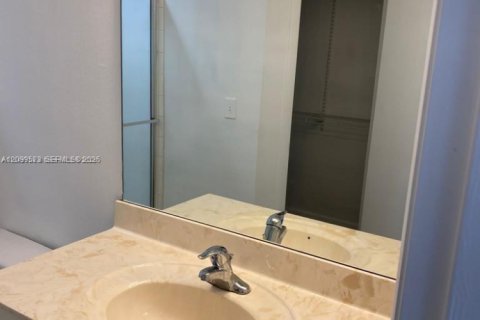 Condo in West Palm Beach, Florida, 2 bedrooms  № 2397709 - photo 15