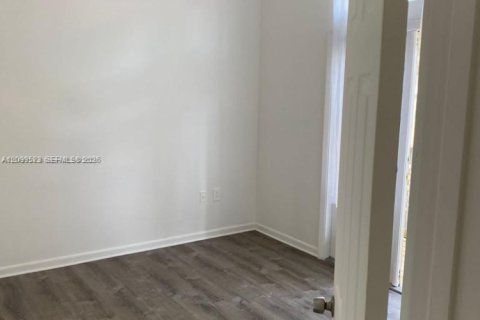 Condo in West Palm Beach, Florida, 2 bedrooms  № 2397709 - photo 16