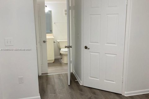 Condo in West Palm Beach, Florida, 2 bedrooms  № 2397709 - photo 26