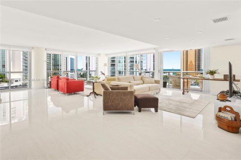 Condominio en venta en Sunny Isles Beach, Florida, 2 dormitorios, 199.18 m2 № 1872188 - foto 1