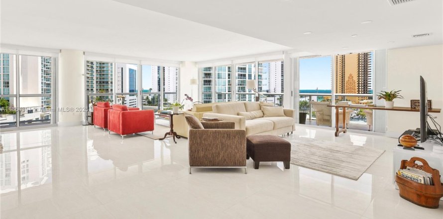 Condominio en Sunny Isles Beach, Florida, 2 dormitorios  № 1872188