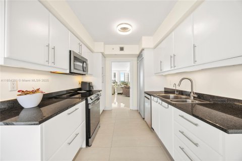 Condominio en venta en Sunny Isles Beach, Florida, 2 dormitorios, 199.18 m2 № 1872188 - foto 13