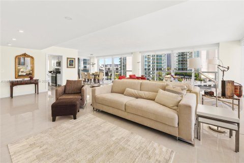 Condominio en venta en Sunny Isles Beach, Florida, 2 dormitorios, 199.18 m2 № 1872188 - foto 9