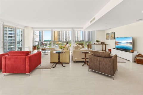 Condominio en venta en Sunny Isles Beach, Florida, 2 dormitorios, 199.18 m2 № 1872188 - foto 5