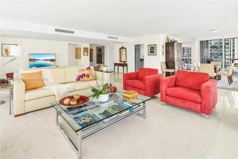 Condominio en venta en Sunny Isles Beach, Florida, 2 dormitorios, 199.18 m2 № 1872188 - foto 11