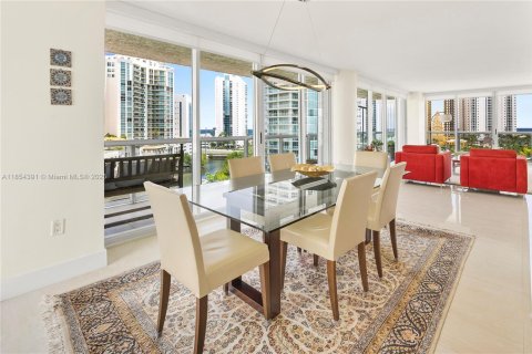 Condominio en venta en Sunny Isles Beach, Florida, 2 dormitorios, 199.18 m2 № 1872188 - foto 4