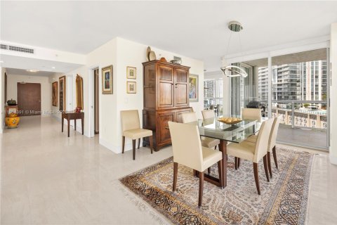 Condominio en venta en Sunny Isles Beach, Florida, 2 dormitorios, 199.18 m2 № 1872188 - foto 15