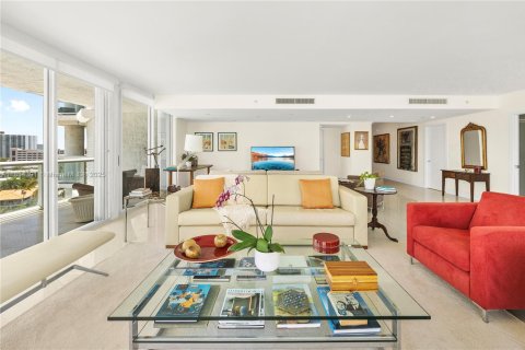 Condominio en venta en Sunny Isles Beach, Florida, 2 dormitorios, 199.18 m2 № 1872188 - foto 12