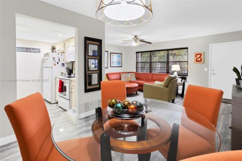 Condominio en venta en Pembroke Pines, Florida, 1 dormitorio, 75.34 m2 № 1957645 - foto 6