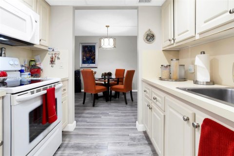 Condominio en venta en Pembroke Pines, Florida, 1 dormitorio, 75.34 m2 № 1957645 - foto 10