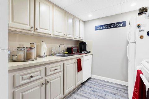 Condominio en venta en Pembroke Pines, Florida, 1 dormitorio, 75.34 m2 № 1957645 - foto 8