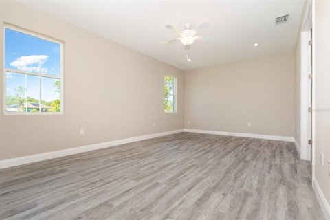 House in Palm Bay, Florida 4 bedrooms, 201.69 sq.m. № 2218376 - photo 16
