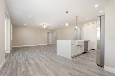 House in Palm Bay, Florida 4 bedrooms, 201.69 sq.m. № 2218376 - photo 13