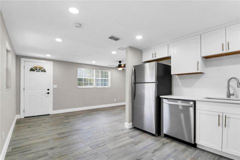 House in Tampa, Florida 3 bedrooms, 93.65 sq.m. № 2430835 - photo 4