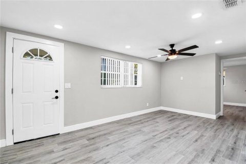 House in Tampa, Florida 3 bedrooms, 93.65 sq.m. № 2430835 - photo 3