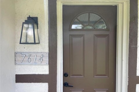 House in Tampa, Florida 3 bedrooms, 93.65 sq.m. № 2430835 - photo 2
