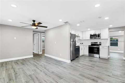 House in Tampa, Florida 3 bedrooms, 93.65 sq.m. № 2430835 - photo 5