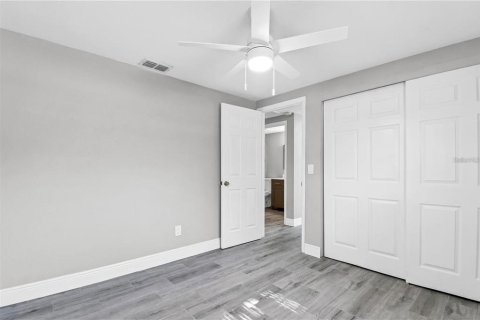 House in Tampa, Florida 3 bedrooms, 93.65 sq.m. № 2430835 - photo 13