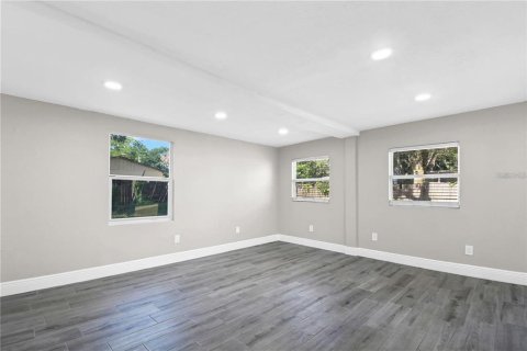 House in Tampa, Florida 3 bedrooms, 93.65 sq.m. № 2430835 - photo 19