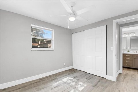 House in Tampa, Florida 3 bedrooms, 93.65 sq.m. № 2430835 - photo 9