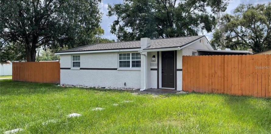 House in Tampa, Florida 3 bedrooms, 93.65 sq.m. № 2430835