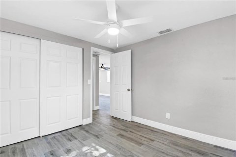 House in Tampa, Florida 3 bedrooms, 93.65 sq.m. № 2430835 - photo 12