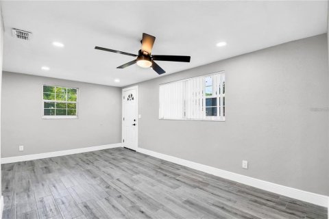 House in Tampa, Florida 3 bedrooms, 93.65 sq.m. № 2430835 - photo 8