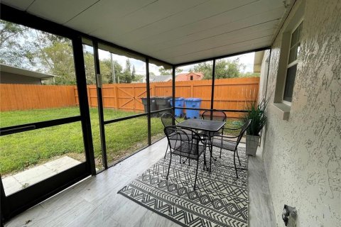 House in Tampa, Florida 3 bedrooms, 93.65 sq.m. № 2430835 - photo 18