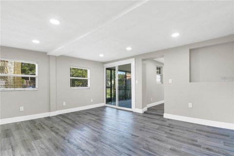 House in Tampa, Florida 3 bedrooms, 93.65 sq.m. № 2430835 - photo 14