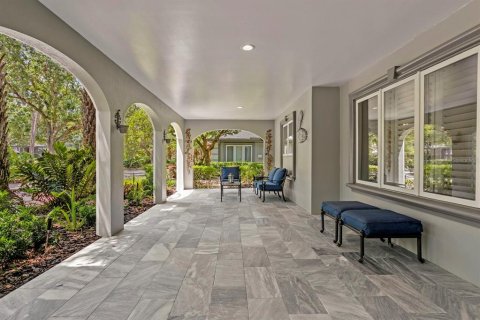 House in Tampa, Florida 5 bedrooms, 506.78 sq.m. № 1673335 - photo 6