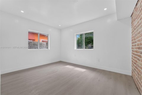 Villa ou maison à louer à Miami, Floride: 4 chambres, 148.64 m2 № 2404235 - photo 19
