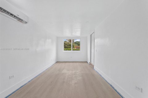 Villa ou maison à louer à Miami, Floride: 4 chambres, 148.64 m2 № 2404235 - photo 12