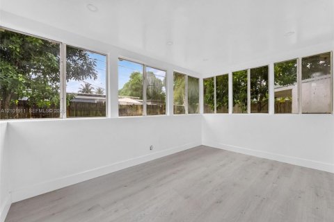Villa ou maison à louer à Miami, Floride: 4 chambres, 148.64 m2 № 2404235 - photo 15