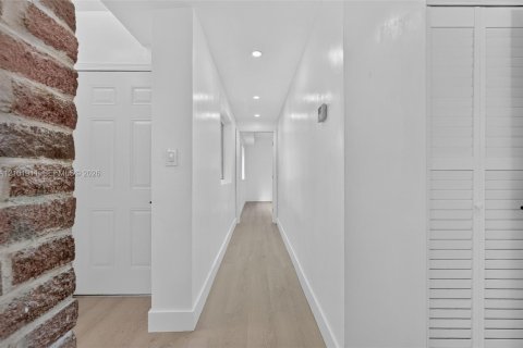 Villa ou maison à louer à Miami, Floride: 4 chambres, 148.64 m2 № 2404235 - photo 22