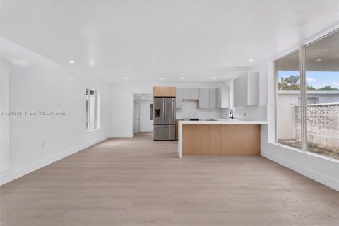 Villa ou maison à louer à Miami, Floride: 4 chambres, 148.64 m2 № 2404235 - photo 7