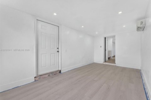 Villa ou maison à louer à Miami, Floride: 4 chambres, 148.64 m2 № 2404235 - photo 14