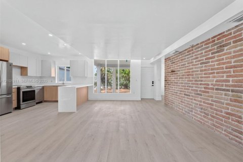 Villa ou maison à louer à Miami, Floride: 4 chambres, 148.64 m2 № 2404235 - photo 5