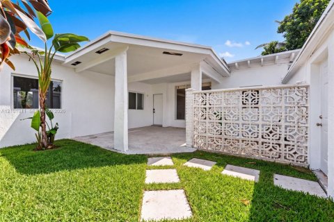 Villa ou maison à louer à Miami, Floride: 4 chambres, 148.64 m2 № 2404235 - photo 2
