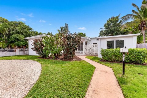 Villa ou maison à Miami, Floride 4 chambres, 148.64 m2 № 2404235