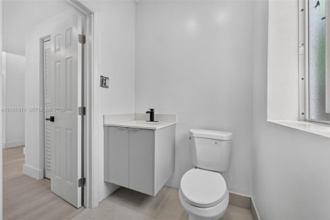 Villa ou maison à louer à Miami, Floride: 4 chambres, 148.64 m2 № 2404235 - photo 24