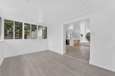 Villa ou maison à louer à Miami, Floride: 4 chambres, 148.64 m2 № 2404235 - photo 18