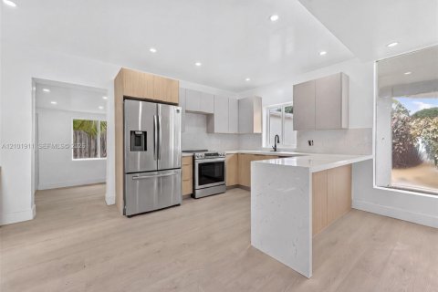 Villa ou maison à louer à Miami, Floride: 4 chambres, 148.64 m2 № 2404235 - photo 6