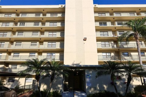 Купить кондоминиум в Клируотер, Флорида 5 комнат, 89.19м2, № 1745462 - фото 1