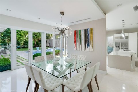 Casa en venta en Miami, Florida, 5 dormitorios, 291.16 m2 № 2352982 - foto 8