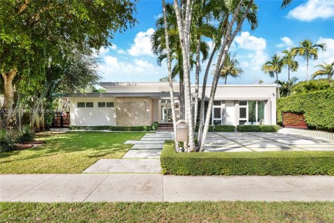 Casa en venta en Miami, Florida, 5 dormitorios, 291.16 m2 № 2352982 - foto 24
