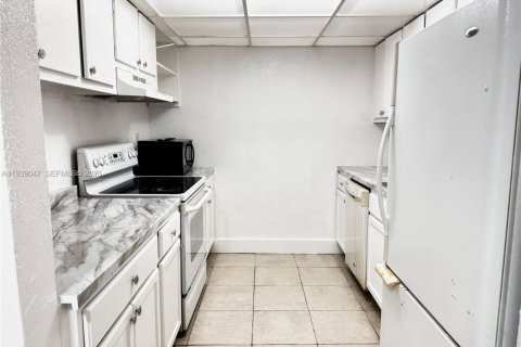 Copropriété à louer à North Miami, Floride: 1 chambre, 92.07 m2 № 1997644 - photo 9